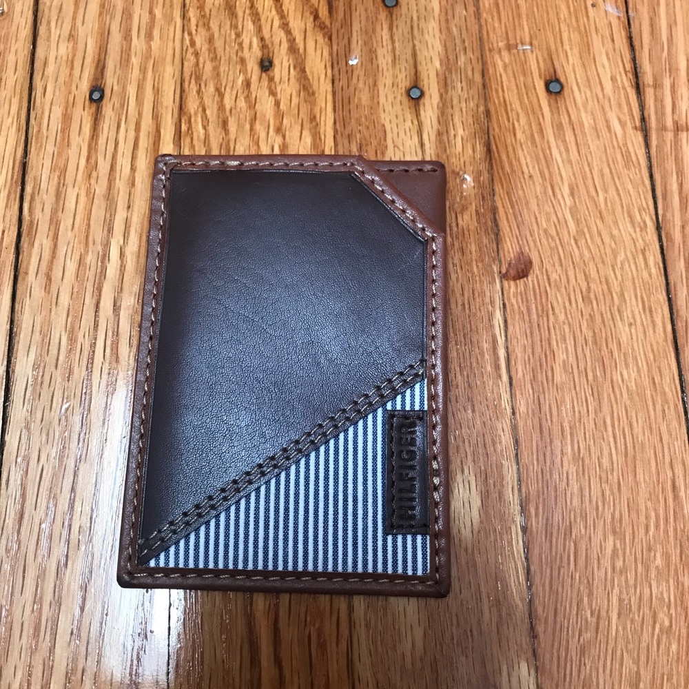NWOT TOMMY HILFIGER BROWN/TAN/BLUE-WHITE CARD CASE